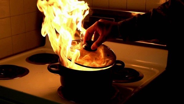 Mơ thấy lửa cháy trong bếp có sao không?