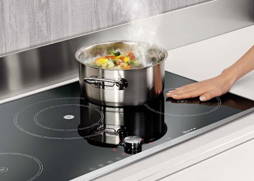 Đặt sai vùng nấu khiến bếp từ lâu nóng hơn bình thường