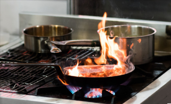 Tại sao bếp gas bị đỏ lửa và cách khắc phục hiệu quả